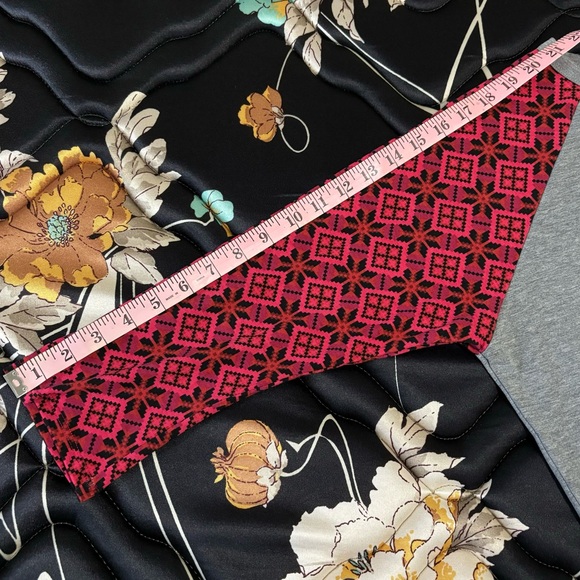 LulaRoe Randy Top - Picture 6 of 6